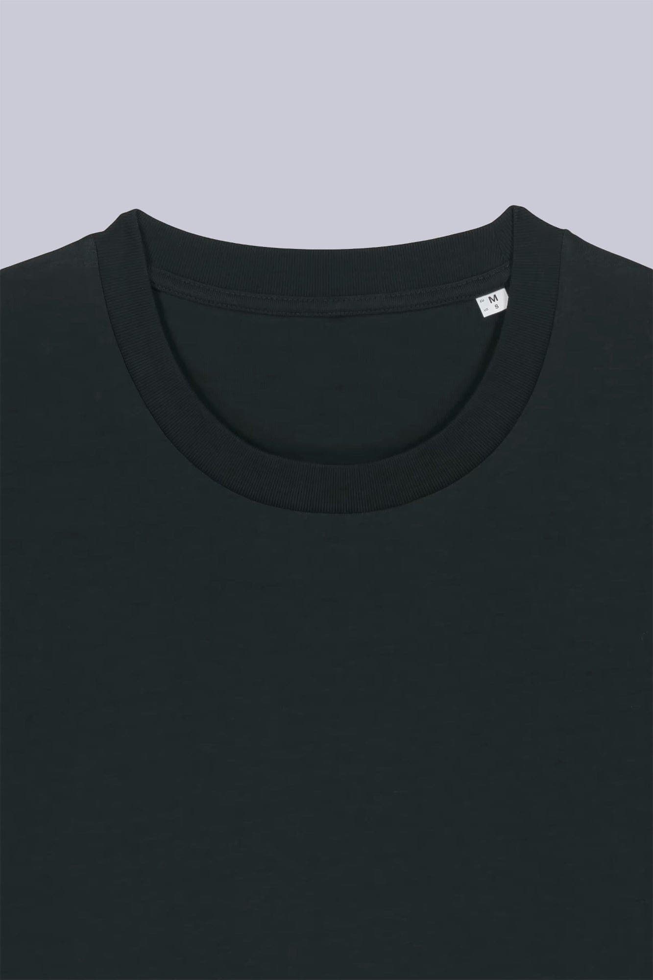 T-shirt classica in cotone organico Nero still life dettaglio di Farway Milano