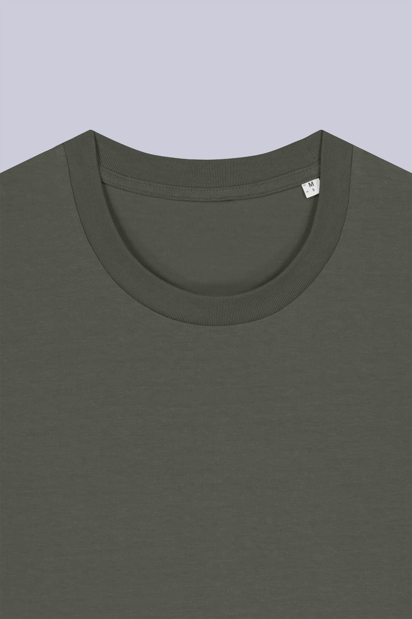 T-shirt classica in cotone organico Verde khaki e militare still life dettaglio di Farway Milano
